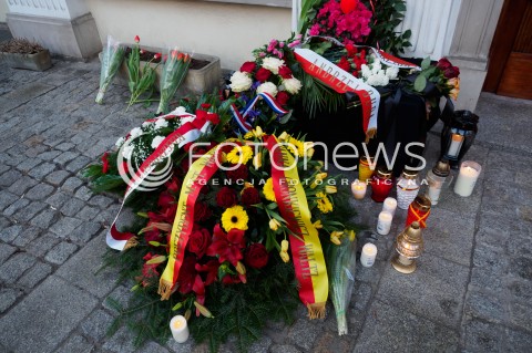  22.03.2016 WARSZAWA<br /> KWIATY ZLOZONE POD AMBASADA BELGII W WARSZAWIE PO ZAMACHU TERRORYSTYCZNYM W BRUKSELI<br /> N/Z KWIATY<br />  