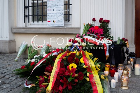 Kwiaty pod Ambasadą Belgii w Warszawie