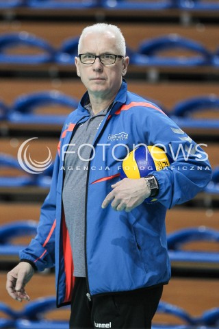  24.03.2016 RZESZOW<br />SIATKOWKA ORLEN LIGA 2015/2016 WOMEN VOLLEYBALL POLAND POLISH ORLENLIGA LEAGUE SEASON 2015/2016<br />MECZ O 9. MIEJSCE<br />MECZ DEVELOPRES SKYRES RZESZOW - KS PALAC BYDGOSZCZ <br />N/Z JACEK SKROK - I TRENER ( HEAD COACH ) SYLWETKA <br /> 