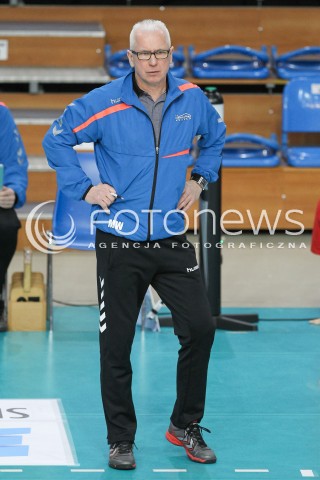  24.03.2016 RZESZOW<br />SIATKOWKA ORLEN LIGA 2015/2016 WOMEN VOLLEYBALL POLAND POLISH ORLENLIGA LEAGUE SEASON 2015/2016<br />MECZ O 9. MIEJSCE<br />MECZ DEVELOPRES SKYRES RZESZOW - KS PALAC BYDGOSZCZ <br />N/Z JACEK SKROK - I TRENER ( HEAD COACH ) SYLWETKA <br /> 