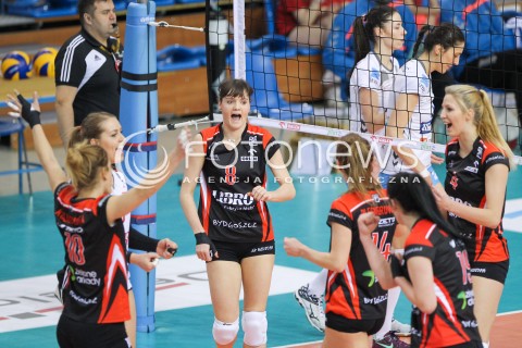  24.03.2016 RZESZOW<br />SIATKOWKA ORLEN LIGA 2015/2016 WOMEN VOLLEYBALL POLAND POLISH ORLENLIGA LEAGUE SEASON 2015/2016<br />MECZ O 9. MIEJSCE<br />MECZ DEVELOPRES SKYRES RZESZOW - KS PALAC BYDGOSZCZ <br />N/Z EWELINA KRZYWICKA MARTA ZIOLKOWSKA RADOSC EMOCJE <br /> 