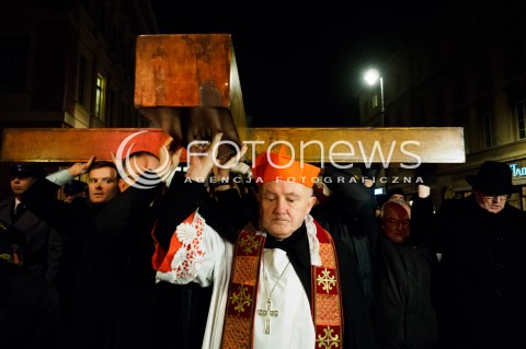  25.03.2016 WARSZAWA<br /> WARSZAWSKA DROGA KRZYZOWA 2016 W WIELKI PIATEK POD PRZEWODNICTWEM KARDYNALA KAZIMIERZA NYCZA<br /> N/Z KARDYNAL KAZIMIERZ NYCZ<br />  