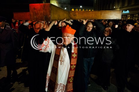  25.03.2016 WARSZAWA<br /> WARSZAWSKA DROGA KRZYZOWA 2016 W WIELKI PIATEK POD PRZEWODNICTWEM KARDYNALA KAZIMIERZA NYCZA<br /> N/Z KARDYNAL KAZIMIERZ NYCZ<br />  