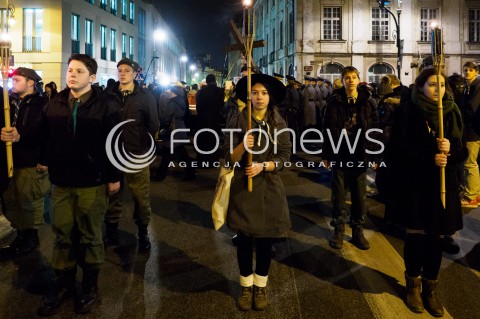  25.03.2016 WARSZAWA<br /> WARSZAWSKA DROGA KRZYZOWA 2016 W WIELKI PIATEK POD PRZEWODNICTWEM KARDYNALA KAZIMIERZA NYCZA<br /> N/Z HARCERZE NA CZELE DROGI KRZYZOWEJ<br />  