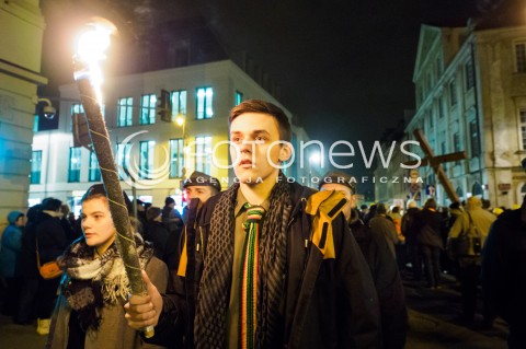  25.03.2016 WARSZAWA<br /> WARSZAWSKA DROGA KRZYZOWA 2016 W WIELKI PIATEK POD PRZEWODNICTWEM KARDYNALA KAZIMIERZA NYCZA<br /> N/Z HARCERZE NA CZELE DROGI KRZYZOWEJ<br />  