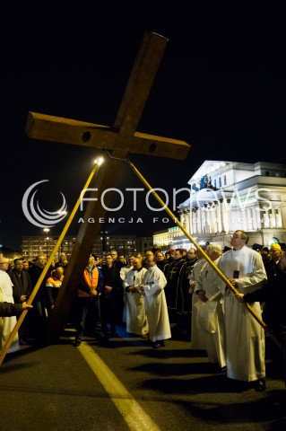  25.03.2016 WARSZAWA<br /> WARSZAWSKA DROGA KRZYZOWA 2016 W WIELKI PIATEK POD PRZEWODNICTWEM KARDYNALA KAZIMIERZA NYCZA<br /> N/Z STACJA DROGI KRZYZOWEJ<br />  