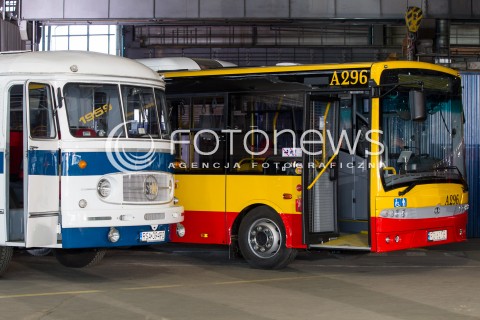  30.03.2016 SANOK <br />
ZDJECIE ILUSTRACYJNE<br />
FABRYKA AUTOBUSOW AUTOSAN W SANOKU<br />
N/Z AUTOSAN NOWY I STARY OGOREK<br />
 