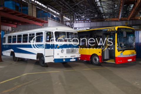  30.03.2016 SANOK <br />
ZDJECIE ILUSTRACYJNE<br />
FABRYKA AUTOBUSOW AUTOSAN W SANOKU<br />
N/Z AUTOSAN NOWY I STARY OGOREK<br />
 