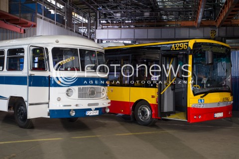  30.03.2016 SANOK <br />
ZDJECIE ILUSTRACYJNE<br />
FABRYKA AUTOBUSOW AUTOSAN W SANOKU<br />
N/Z AUTOSAN NOWY I STARY OGOREK<br />
 