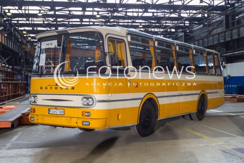  30.03.2016 SANOK <br />
ZDJECIE ILUSTRACYJNE<br />
FABRYKA AUTOBUSOW AUTOSAN W SANOKU<br />
N/Z AUTOSAN H9 - 15 STARY AUTOBUS RETRO <br />
 