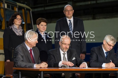  30.03.2016 SANOK <br />WIZYTA PREMIER BEATY SZYDLO W WOJEWODZTWIE PODKARPACKIM<br />PODPISANIE UMOWY W FABRYCE AUTOSAN <br />N/Z BEATA SZYDLO <br /> 
