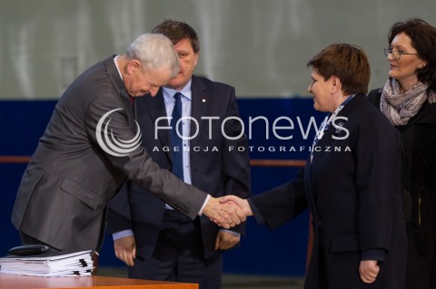  30.03.2016 SANOK <br />WIZYTA PREMIER BEATY SZYDLO W WOJEWODZTWIE PODKARPACKIM<br />PODPISANIE UMOWY W FABRYCE AUTOSAN <br />N/Z BEATA SZYDLO <br /> 
