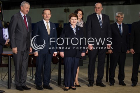  30.03.2016 SANOK <br />WIZYTA PREMIER BEATY SZYDLO W WOJEWODZTWIE PODKARPACKIM<br />PODPISANIE UMOWY W FABRYCE AUTOSAN <br />N/Z BEATA SZYDLO WLADYSLAW ORTYL<br /> 