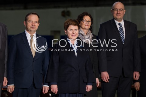  30.03.2016 SANOK <br />WIZYTA PREMIER BEATY SZYDLO W WOJEWODZTWIE PODKARPACKIM<br />PODPISANIE UMOWY W FABRYCE AUTOSAN <br />N/Z BEATA SZYDLO WLADYSLAW ORTYL<br /> 
