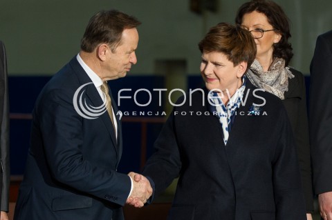  30.03.2016 SANOK <br />WIZYTA PREMIER BEATY SZYDLO W WOJEWODZTWIE PODKARPACKIM<br />PODPISANIE UMOWY W FABRYCE AUTOSAN <br />N/Z BEATA SZYDLO WLADYSLAW ORTYL<br /> 