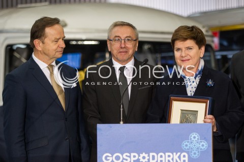  30.03.2016 SANOK <br />WIZYTA PREMIER BEATY SZYDLO W WOJEWODZTWIE PODKARPACKIM<br />SPOTKANIE Z MIESZKANCAMI SANOKA W FABRYCE AUTOBUSOW AUTOSAN<br />N/Z BEATA SZYDLO WLADYSLAW ORTYL WRECZENIE HERBU WOJEWODZTWA PODKARPACKIEGO PREMIER SZYDLO TADEUSZ PIORO - BURMISTRZ SANOKA<br /> 