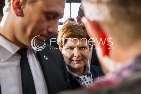  30.03.2016 SANOK <br />WIZYTA PREMIER BEATY SZYDLO W WOJEWODZTWIE PODKARPACKIM<br />SPOTKANIE Z MIESZKANCAMI SANOKA W FABRYCE AUTOBUSOW AUTOSAN<br />N/Z BEATA SZYDLO MIESZKANCY SANOKA BOR OCHRONA<br /> 