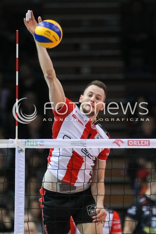  31.03.2016 RZESZOW<br />SIATKOWKA PLUSLIGA 2015/2016 MEN VOLLEYBALL POLAND POLISH PLUS LIGA LEAGUE SEASON 2015/2016<br />MECZ ASSECO RESOVIA RZESZOW - MKS BEDZIN <br />N/Z BARTOSZ KUREK SYLWETKA ATAK<br /> 