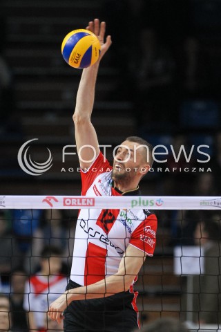  31.03.2016 RZESZOW<br />SIATKOWKA PLUSLIGA 2015/2016 MEN VOLLEYBALL POLAND POLISH PLUS LIGA LEAGUE SEASON 2015/2016<br />MECZ ASSECO RESOVIA RZESZOW - MKS BEDZIN <br />N/Z LUKASZ PERLOWSKI SYLWETKA ATAK<br /> 