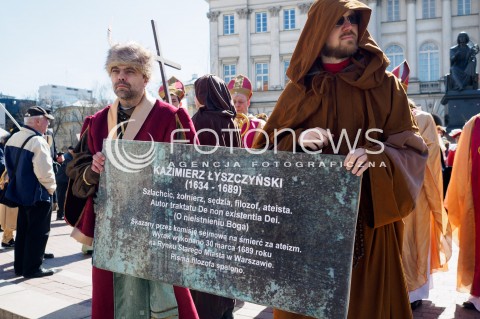  02.04.2016 WARSZAWA <br /> MARSZ ATEISTOW W ROCZNICE WYROKU SMIERCI NA KAZIMIERZU LYSZCZYNSKIM <br /> N/Z CZOLO MARSZU<br />  