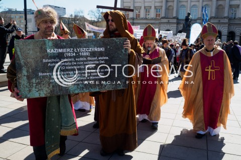  02.04.2016 WARSZAWA <br /> MARSZ ATEISTOW W ROCZNICE WYROKU SMIERCI NA KAZIMIERZU LYSZCZYNSKIM <br /> N/Z CZOLO MARSZU<br />  