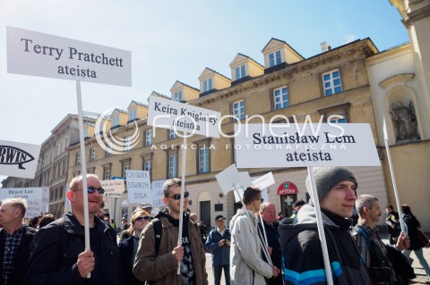  02.04.2016 WARSZAWA <br /> MARSZ ATEISTOW W ROCZNICE WYROKU SMIERCI NA KAZIMIERZU LYSZCZYNSKIM <br /> N/Z UCZESTNICY I TRANSPARENTY<br />  