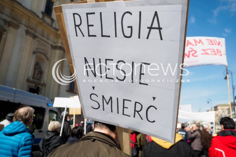 02.04.2016 WARSZAWA <br /> MARSZ ATEISTOW W ROCZNICE WYROKU SMIERCI NA KAZIMIERZU LYSZCZYNSKIM <br /> N/Z UCZESTNICY I TRANSPARENTY<br />  
