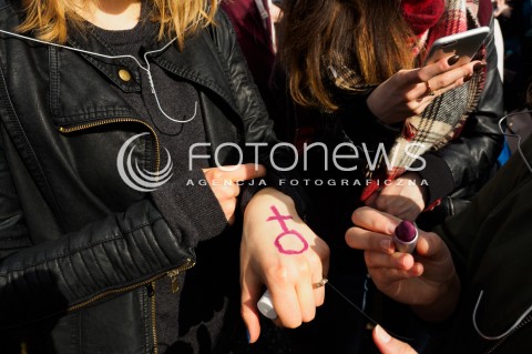  03.04.2016 WARSZAWA<br /> MANIFESTACJA NIE DLA TORTUROWANIA KOBIET W PROTESCIE WOBEC NOWELIZACJI USTAWY O ABORCJI I OCHRONIE ZYCIA NIENARODZONYCH<br /> N/Z UCZESTNICY<br />  