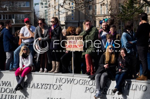  03.04.2016 WARSZAWA<br /> MANIFESTACJA NIE DLA TORTUROWANIA KOBIET W PROTESCIE WOBEC NOWELIZACJI USTAWY O ABORCJI I OCHRONIE ZYCIA NIENARODZONYCH<br /> N/Z UCZESTNICY TRANSPARENT<br />  