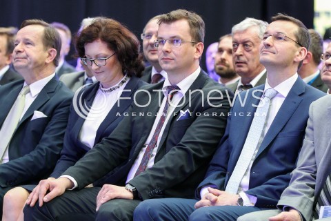  06.04.2016 RZESZOW<br />OTWARCIE NOWOCZESNEGO CENTRUM BADAWCZO-ROZWOJOWEGO W PRATT & WHITNEY RZESZOW ( DAWNIEJ WSK - PZL RZESZOW ) GDZIE PRODUKOWANE SA SILNIKI LOTNICZE M.IN. DO SAMOLOTOW BOEING 787 DREAMLINER <br />N/Z MATEUSZ MORAWIECKI - WICEPREMIER I MINISTER ROZWOJU (P) ORAZ ADAM HAMRYSZCZAK - WICEMINISTER ROZWOJU<br /> 