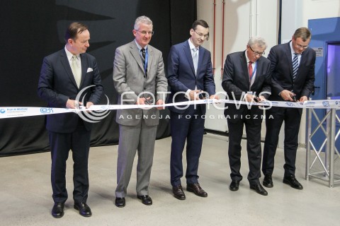  06.04.2016 RZESZOW<br />OTWARCIE NOWOCZESNEGO CENTRUM BADAWCZO-ROZWOJOWEGO W PRATT & WHITNEY RZESZOW ( DAWNIEJ WSK - PZL RZESZOW ) GDZIE PRODUKOWANE SA SILNIKI LOTNICZE M.IN. DO SAMOLOTOW BOEING 787 DREAMLINER <br />N/Z WLADYSLAW ORTYL , BOB LEDUC , MATEUSZ MORAWIECKI , MAREK DARECKI , JOHN SAABAS PODCZAS PRZECINANIA WSTEGI<br /> 