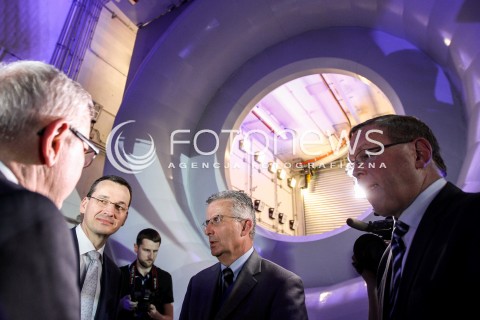  06.04.2016 RZESZOW<br />OTWARCIE NOWOCZESNEGO CENTRUM BADAWCZO-ROZWOJOWEGO W PRATT & WHITNEY RZESZOW ( DAWNIEJ WSK - PZL RZESZOW ) GDZIE PRODUKOWANE SA SILNIKI LOTNICZE M.IN. DO SAMOLOTOW BOEING 787 DREAMLINER <br />N/Z MATEUSZ MORAWIECKI - WICEPREMIER MINISTER ROZWOJU PODCZAS ZWIEDZANIA CENTRUM BADAWCZO ROZWOJOWEGO<br /> 