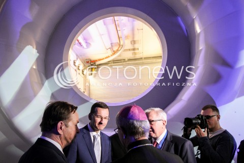  06.04.2016 RZESZOW<br />OTWARCIE NOWOCZESNEGO CENTRUM BADAWCZO-ROZWOJOWEGO W PRATT & WHITNEY RZESZOW ( DAWNIEJ WSK - PZL RZESZOW ) GDZIE PRODUKOWANE SA SILNIKI LOTNICZE M.IN. DO SAMOLOTOW BOEING 787 DREAMLINER <br />N/Z MATEUSZ MORAWIECKI - WICEPREMIER MINISTER ROZWOJU PODCZAS ZWIEDZANIA CENTRUM BADAWCZO ROZWOJOWEGO<br /> 