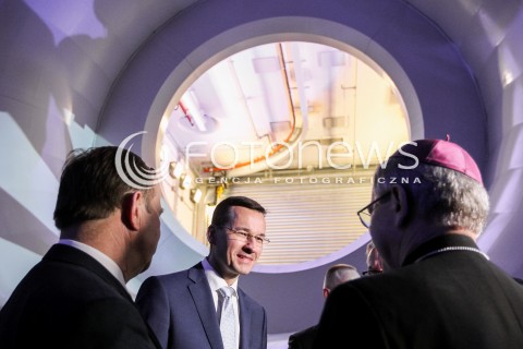  06.04.2016 RZESZOW<br />OTWARCIE NOWOCZESNEGO CENTRUM BADAWCZO-ROZWOJOWEGO W PRATT & WHITNEY RZESZOW ( DAWNIEJ WSK - PZL RZESZOW ) GDZIE PRODUKOWANE SA SILNIKI LOTNICZE M.IN. DO SAMOLOTOW BOEING 787 DREAMLINER <br />N/Z MATEUSZ MORAWIECKI - WICEPREMIER MINISTER ROZWOJU PODCZAS ZWIEDZANIA CENTRUM BADAWCZO ROZWOJOWEGO<br /> 