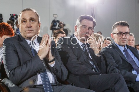  06.04.2016 RZESZOW<br />SPOTKANIE KLUBU OBYWATELSKIEGO PT. JAK SKUTECZNIE BRONIC KONSTYTUCJI TERAZ I W PRZYSZLOSCI? Z UDZIALEM PRZEWODNICZACEGO PLATFORMY OBYWATELSKIEJ GRZEGORZA SCHETYNY<br />N/Z GRZEGORZ SCHETYNA PROFESOR ANDRZEJ ZOLL PROFESOR MAREK CHMAJ <br /> 