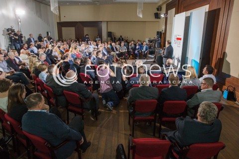  06.04.2016 RZESZOW<br />SPOTKANIE KLUBU OBYWATELSKIEGO PT. JAK SKUTECZNIE BRONIC KONSTYTUCJI TERAZ I W PRZYSZLOSCI? Z UDZIALEM PRZEWODNICZACEGO PLATFORMY OBYWATELSKIEJ GRZEGORZA SCHETYNY<br />N/Z GRZEGORZ SCHETYNA WIDOWNIA SLUCHACZE PELNA SALA<br /> 