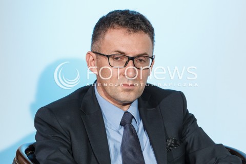  06.04.2016 RZESZOW<br />SPOTKANIE KLUBU OBYWATELSKIEGO PT. JAK SKUTECZNIE BRONIC KONSTYTUCJI TERAZ I W PRZYSZLOSCI? Z UDZIALEM PRZEWODNICZACEGO PLATFORMY OBYWATELSKIEJ GRZEGORZA SCHETYNY<br />N/Z PROFESOR MAREK CHMAJ <br /> 