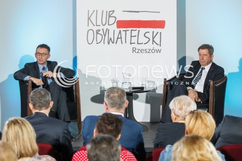  06.04.2016 RZESZOW<br />SPOTKANIE KLUBU OBYWATELSKIEGO PT. JAK SKUTECZNIE BRONIC KONSTYTUCJI TERAZ I W PRZYSZLOSCI? Z UDZIALEM PRZEWODNICZACEGO PLATFORMY OBYWATELSKIEJ GRZEGORZA SCHETYNY<br />N/Z DEBATA PROFESOR ANDRZEJ ZOLL PROFESOR MAREK CHMAJ<br /> 