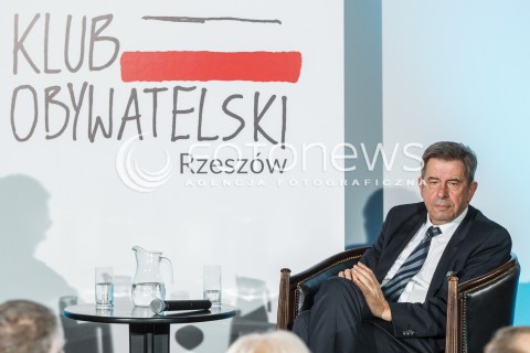  06.04.2016 RZESZOW<br />SPOTKANIE KLUBU OBYWATELSKIEGO PT. JAK SKUTECZNIE BRONIC KONSTYTUCJI TERAZ I W PRZYSZLOSCI? Z UDZIALEM PRZEWODNICZACEGO PLATFORMY OBYWATELSKIEJ GRZEGORZA SCHETYNY<br />N/Z DEBATA PROFESOR ANDRZEJ ZOLL <br /> 