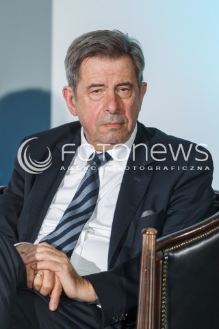  06.04.2016 RZESZOW<br />SPOTKANIE KLUBU OBYWATELSKIEGO PT. JAK SKUTECZNIE BRONIC KONSTYTUCJI TERAZ I W PRZYSZLOSCI? Z UDZIALEM PRZEWODNICZACEGO PLATFORMY OBYWATELSKIEJ GRZEGORZA SCHETYNY<br />N/Z PROFESOR ANDRZEJ ZOLL<br /> 