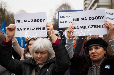 Pikieta Nowoczesnej pod Sejmem w Warszawie