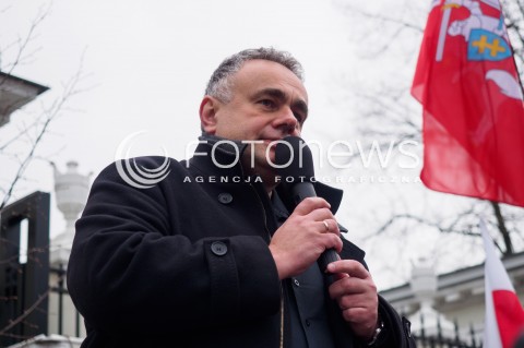  09.04.2016 WARSZAWA <br /> PIKIETA POD AMBASADA ROSJI W PRZEDDZIEN ROCZNICY KATASTROFY SMOLENSKIEJ  <br /> N/Z TOMASZ SAKIEWICZ<br />  