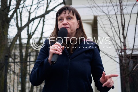  09.04.2016 WARSZAWA <br /> PIKIETA POD AMBASADA ROSJI W PRZEDDZIEN ROCZNICY KATASTROFY SMOLENSKIEJ  <br /> N/Z EWA STANKIEWICZ<br />  