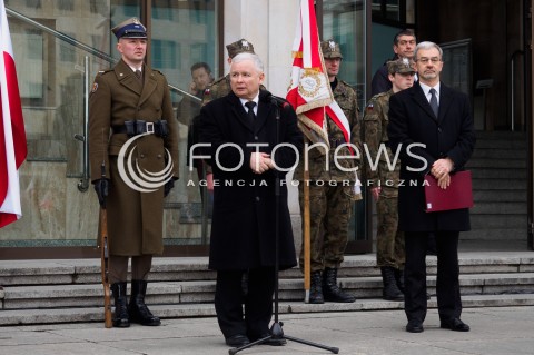  10.04.2016 WARSZAWA<br /> OBCHODY 6 ROCZNICY KATASTROFY SMOLENSKIEJ<br /> UROCZYSTE ODSLONIECIE TABLICY UPAMIETNIAJACEJ GRAZYNE GESICKA<br /> N/Z JAROSLAW KACZYNSKI<br />  