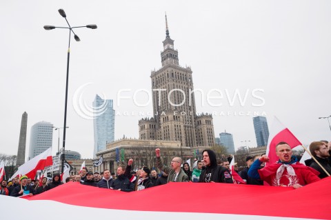  10.04.2016 WARSZAWA <br /> ANTY IMIGRACYJNA MANIFESTACJA SRODOWISK NARODOWYCH <br /> N/Z UCZESTNICY<br />  