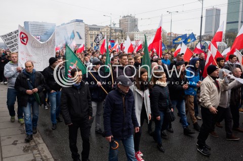  10.04.2016 WARSZAWA <br /> ANTY IMIGRACYJNA MANIFESTACJA SRODOWISK NARODOWYCH <br /> N/Z UCZESTNICY<br />  