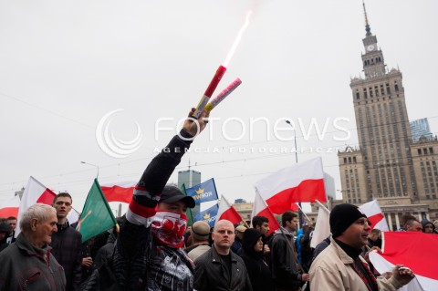  10.04.2016 WARSZAWA <br /> ANTY IMIGRACYJNA MANIFESTACJA SRODOWISK NARODOWYCH <br /> N/Z UCZESTNICY<br />  