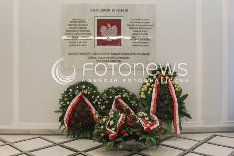  13.04.2016 WARSZAWA SEJM<br />POSIEDZENIE SEJMU RP<br />N/Z PORTRETY SMOLENSKIE KU CZCI OFIAR KATASTROFY<br /> 