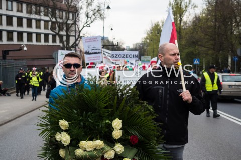  14.04.2016 WARSZAWA<br /> MANIFESTACJA PRZECIWKO ZMIANOM W ENERGETYCE WIATROWEJ <br /> N/Z UCZESTNICY<br />  