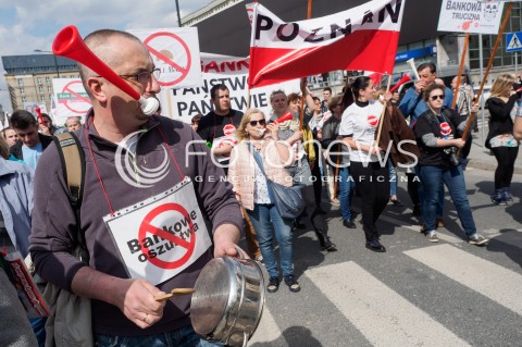 Manifestacja osób poszkodowanych przez banki w Warszawie